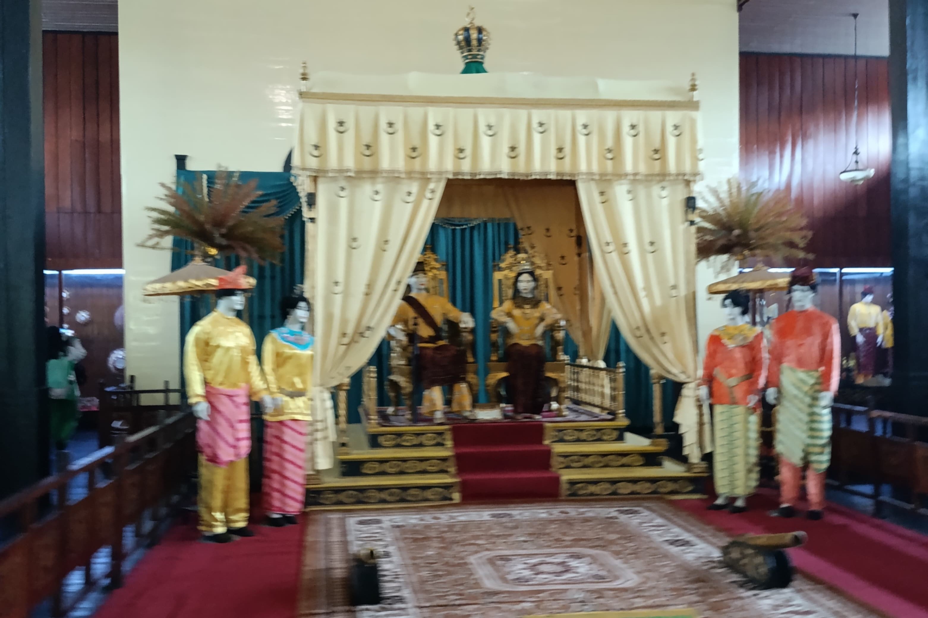 Pakaian Adat